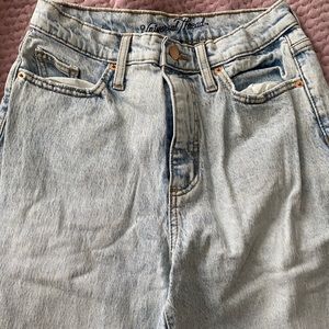 Cropped ankle mom jeans